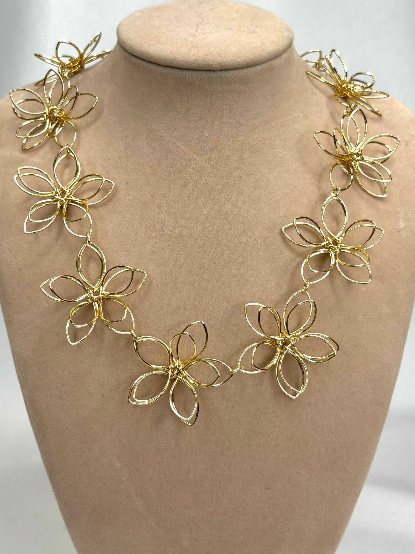 AZALEA NECKLACE