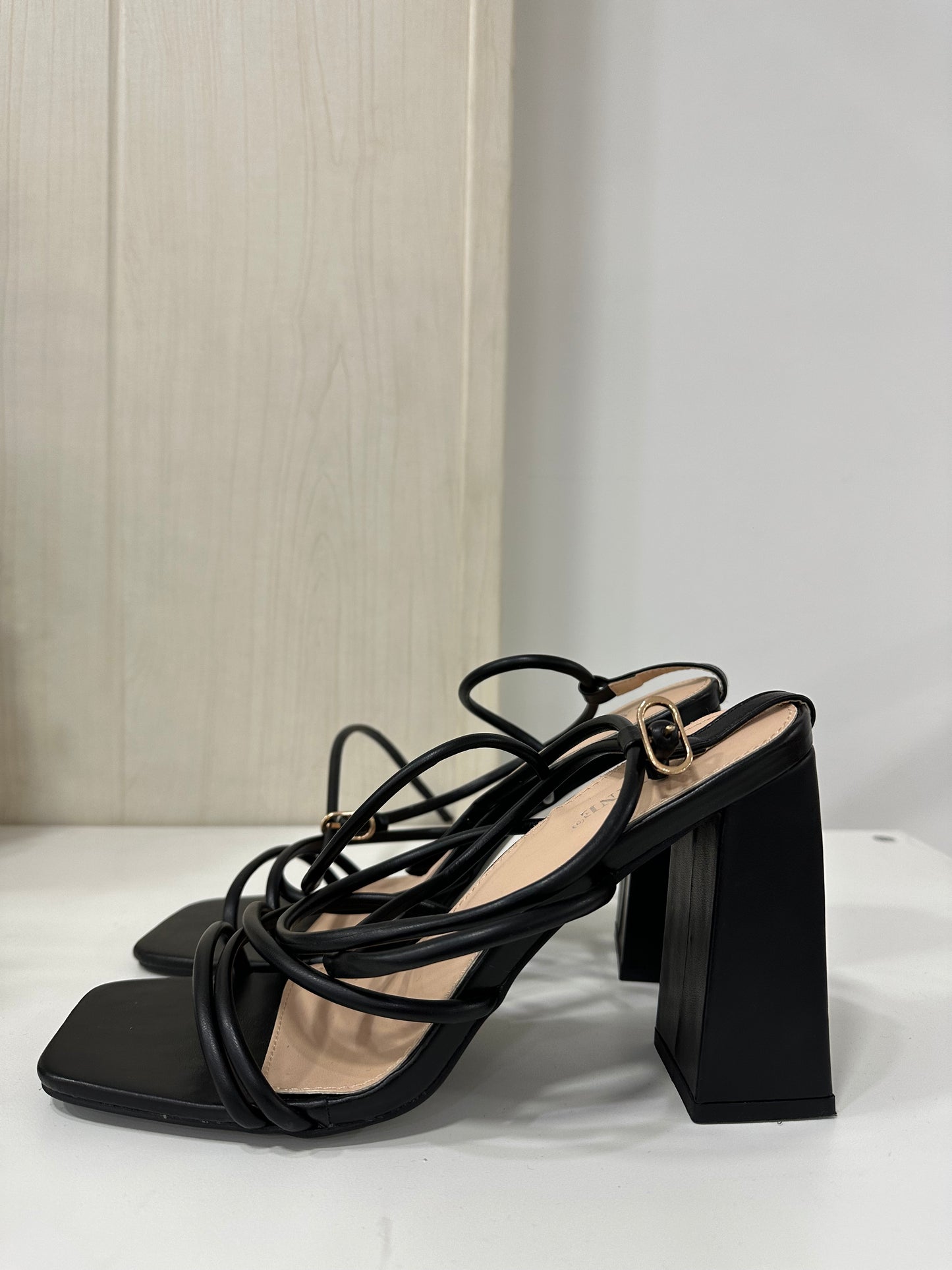 Sandalia tacón Negra