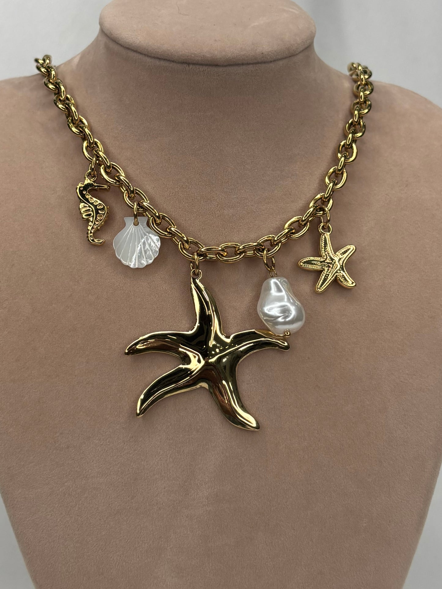 CHAIN NECKLACE