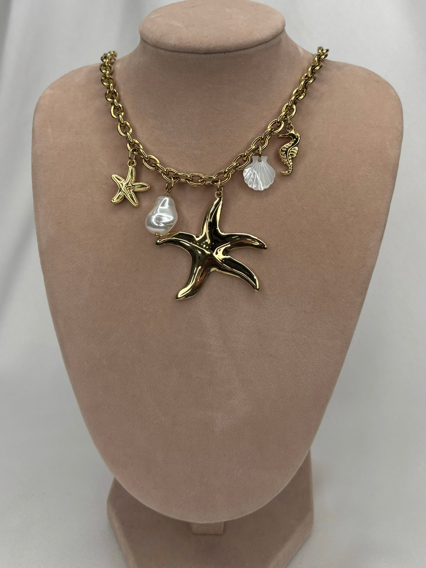 CHAIN NECKLACE