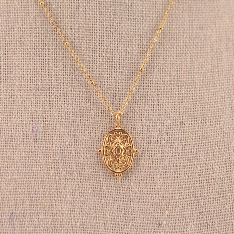 VINTAGE NECKLACE