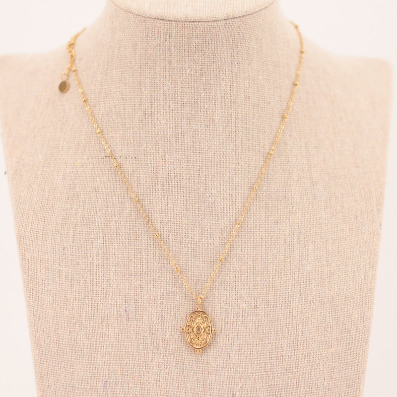 VINTAGE NECKLACE