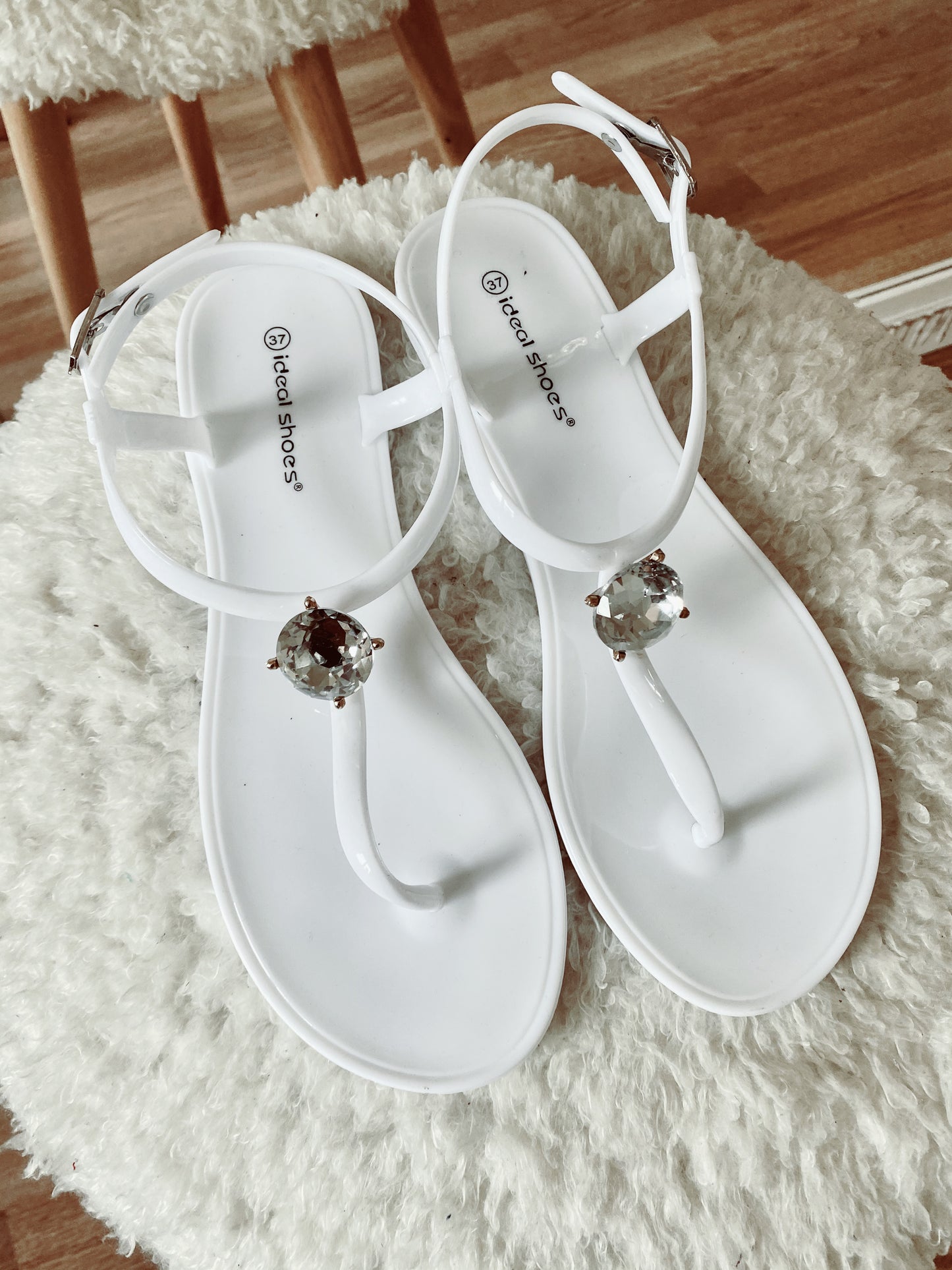 Sandalia goma brillante blanca