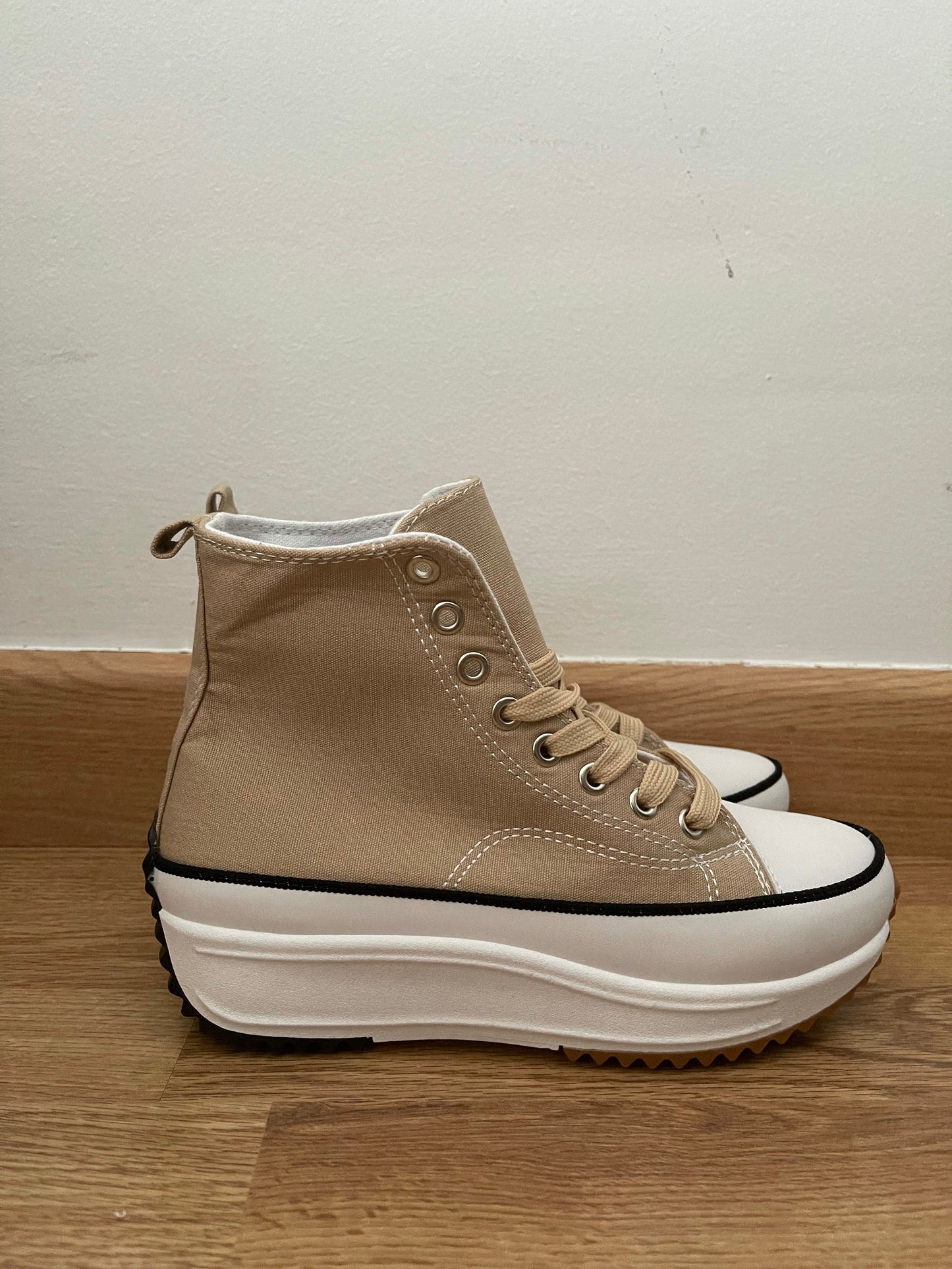 Zapatilla convi beige